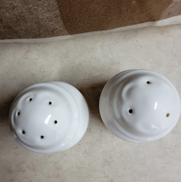 Vintage Pfaltzgraff ceramic floral pattern hand painted salt/pepper shake - Picture 3 of 8